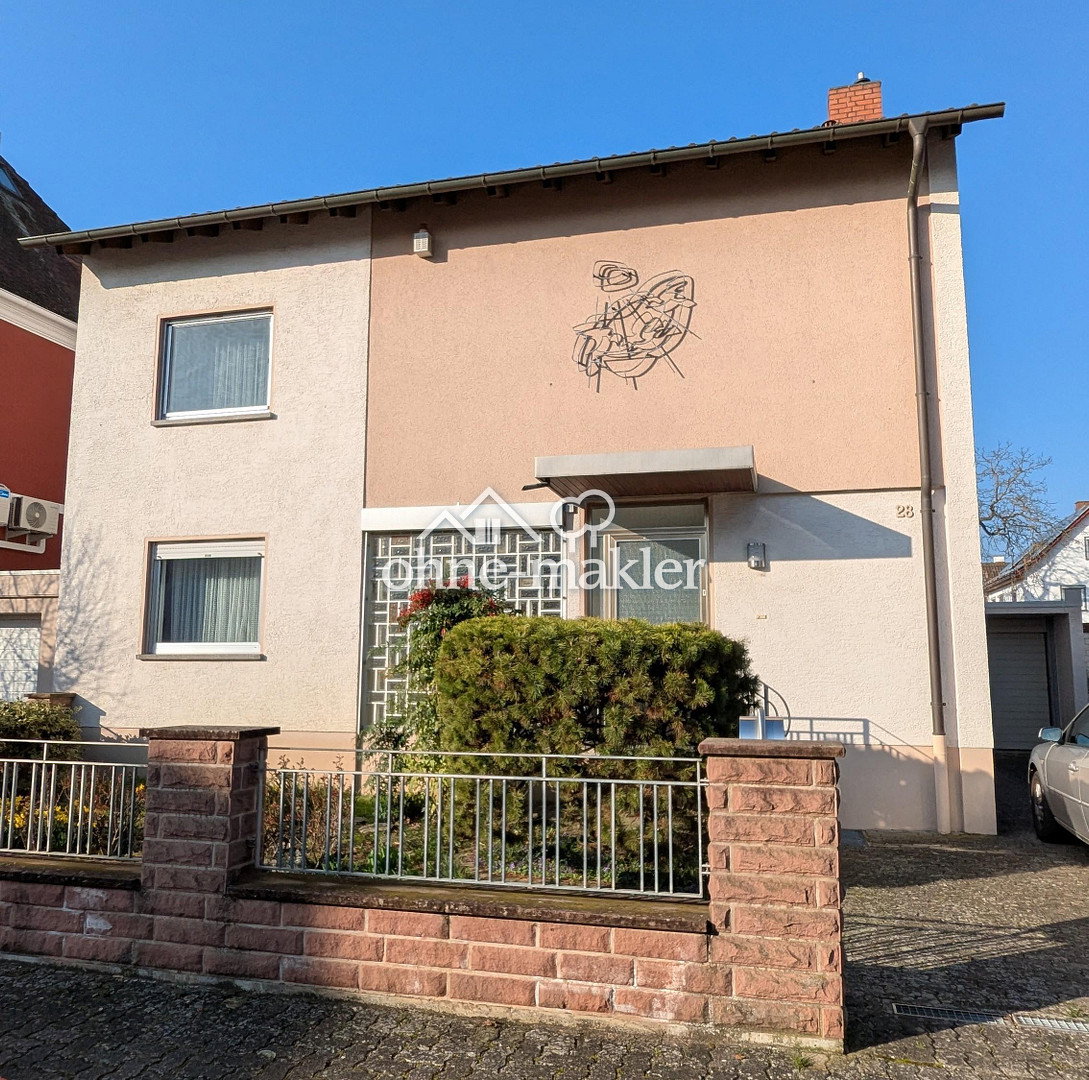 Großzügiges EFH mit Wohlfühlgarten in zentraler Lage, 67454 Haßloch
