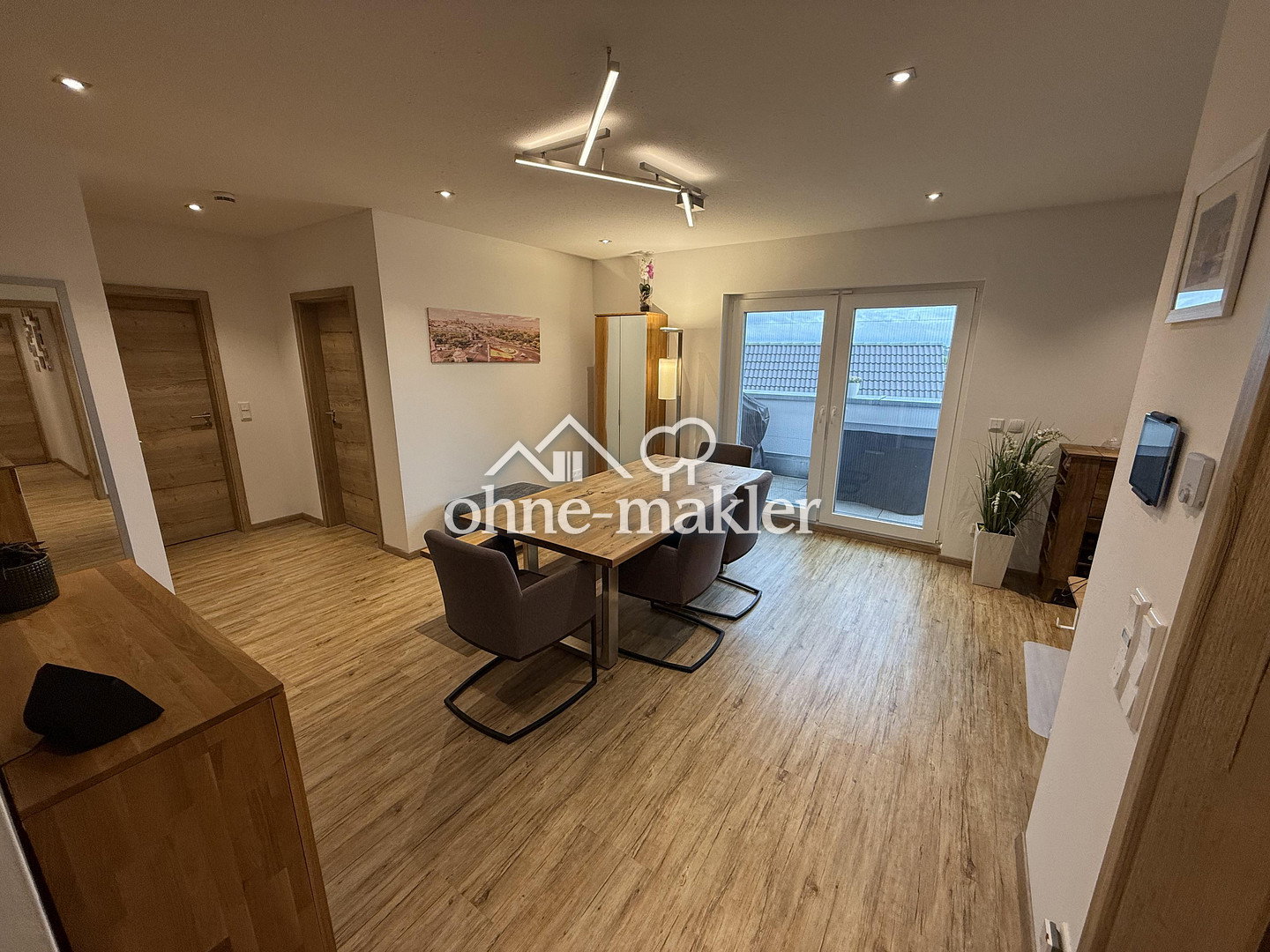 Moderne 3-Zimmer-Wohnung mit Fernblick und Carport, 91469 Hagenbüchach