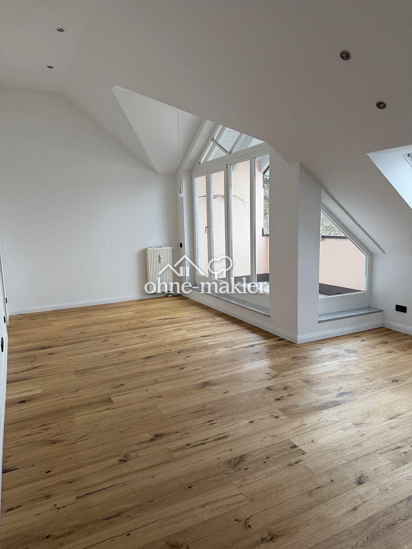Exklusive Dachgeschosswohnung mit Loggia in Germering, 82110 Germering