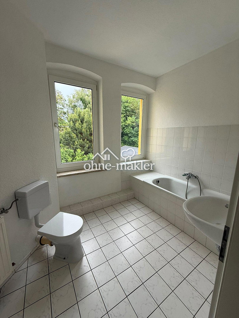 Große 2-Zimmer-Wohnung mit Einbauküche, 7546 Gera