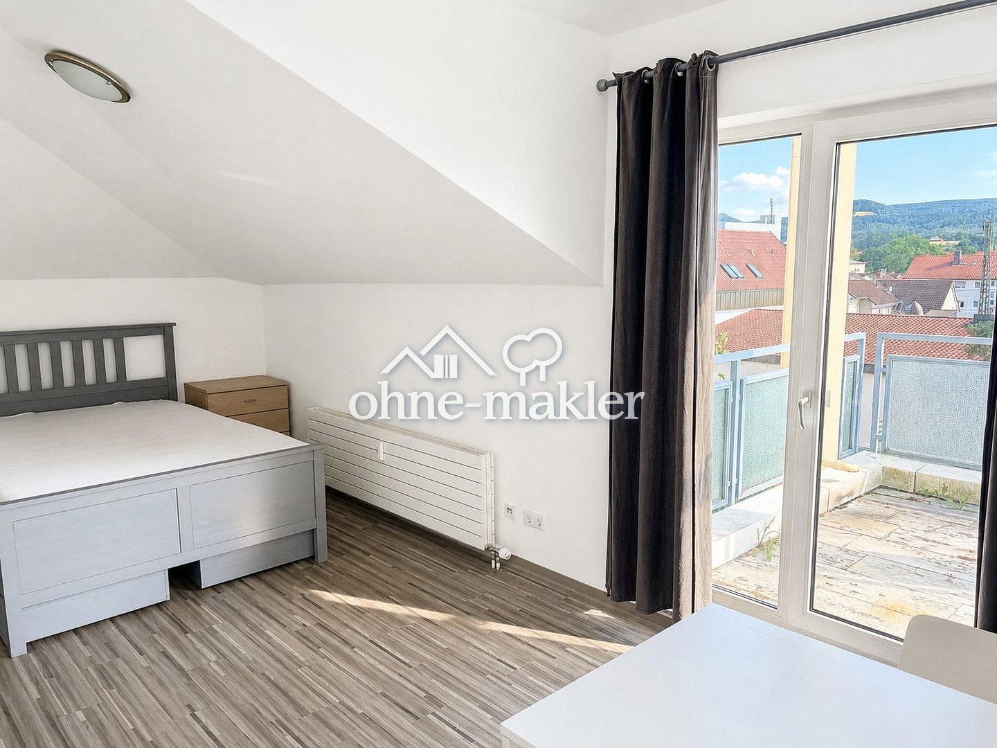 Helle Dachwohnung mit Ausblick Stellplatz, 73084 Salach