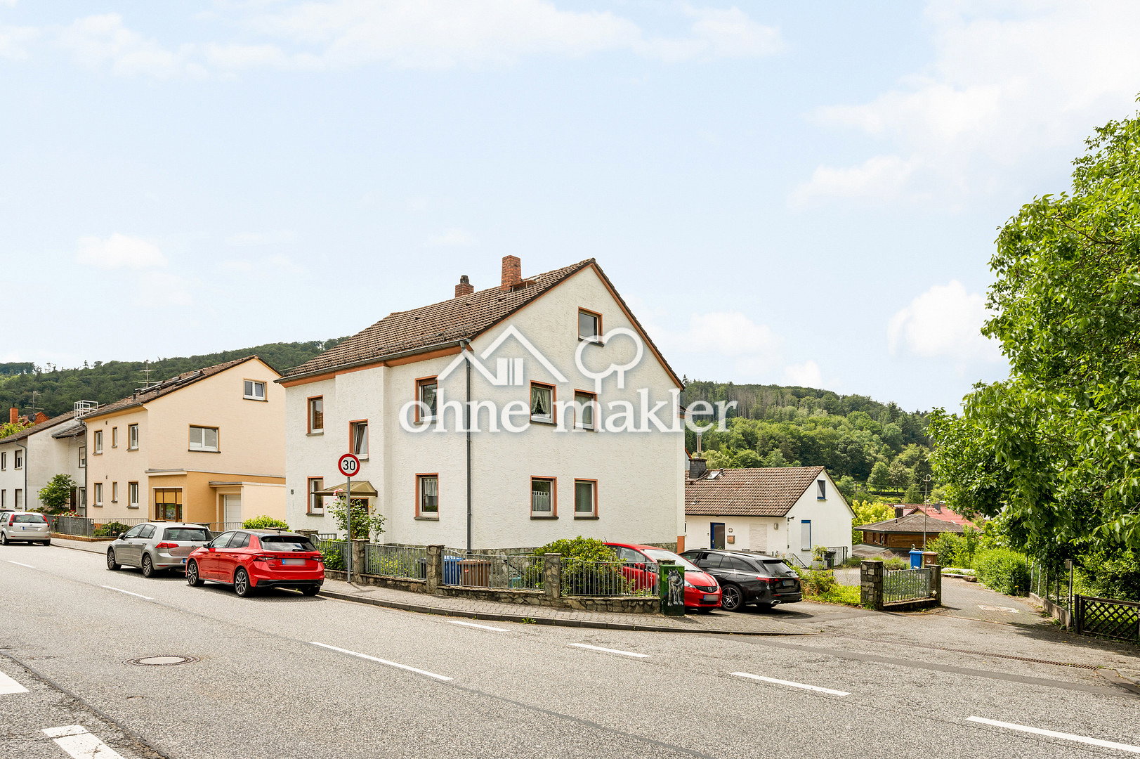 Haus mit 2 Vierzimmerwohnungen! Dazu Balkon und riesige Terrasse!, 65817 Eppstein