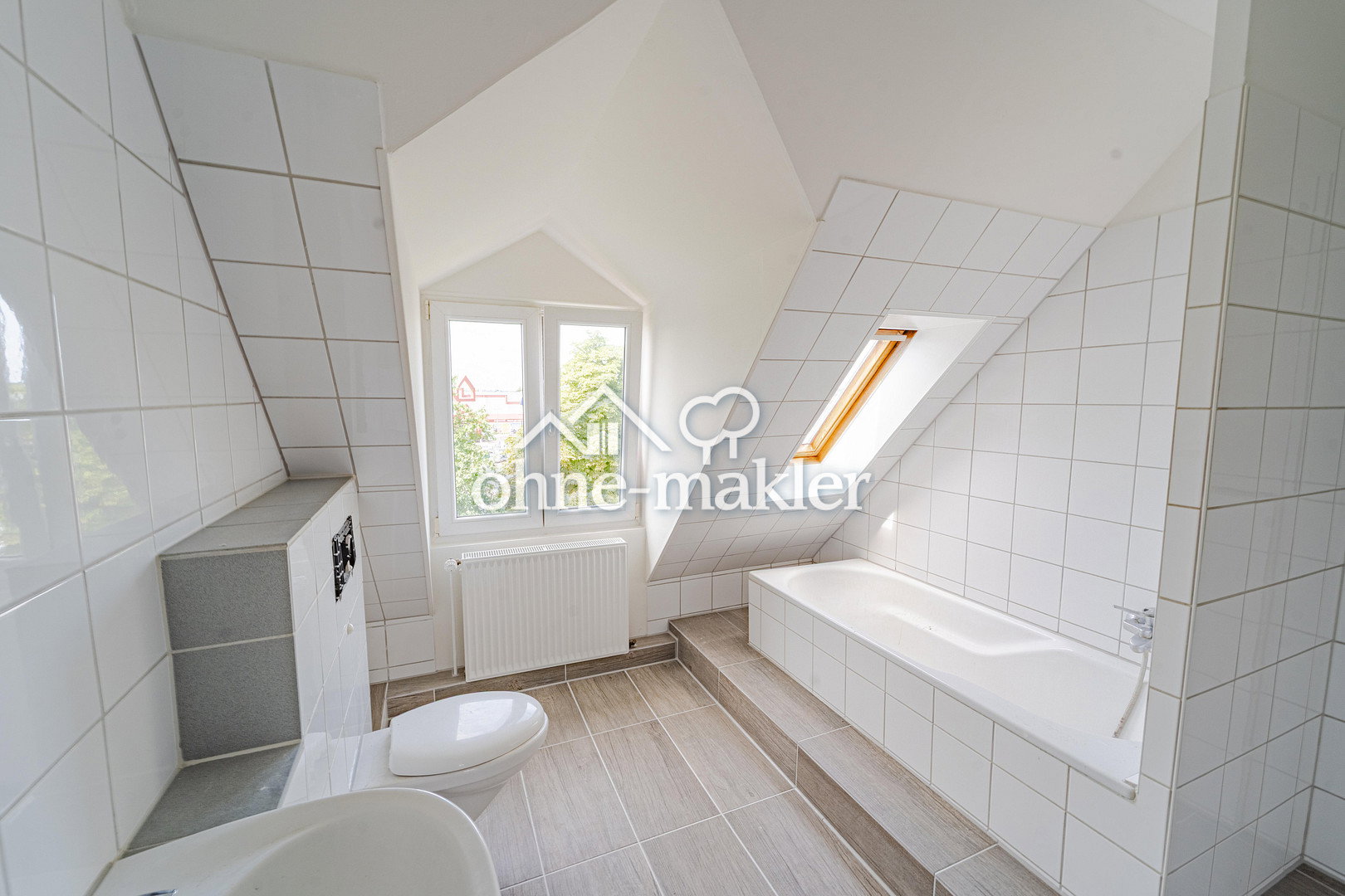 Dachgeschoss-Traum in Lübeck – mit Garten, 23554 Lübeck (Innenstadt Sankt Lorenz Nord Sankt Lorenz Süd)