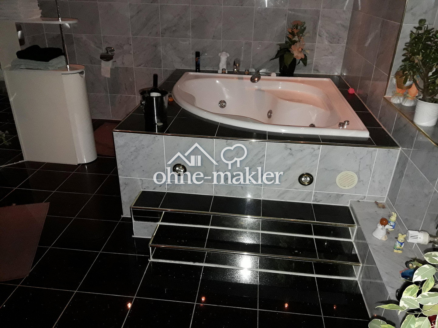 Whirlpool & Stadtleben – Ihr Traumhaus in Euskirchen, 53879 Euskirchen