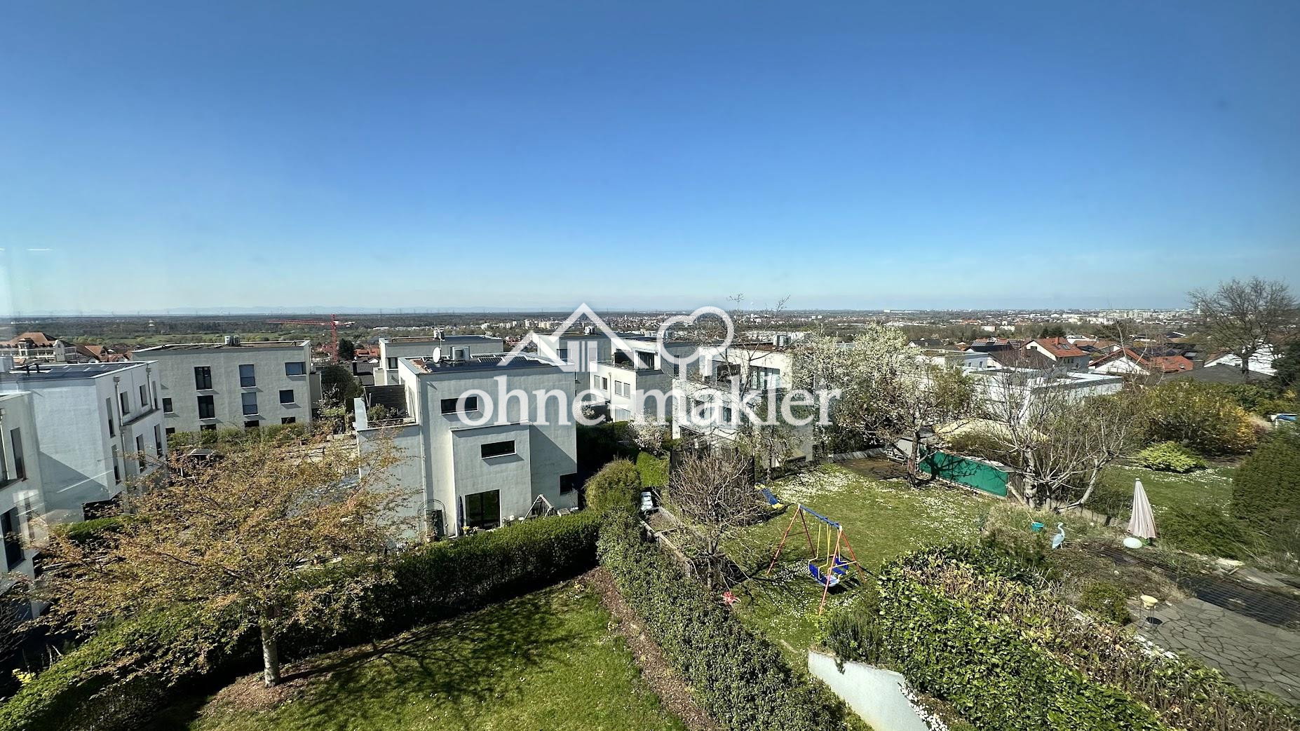 Luxuriöses Niedrigenergiehaus – Panoramablick über Rheinebene, 69226 Nußloch