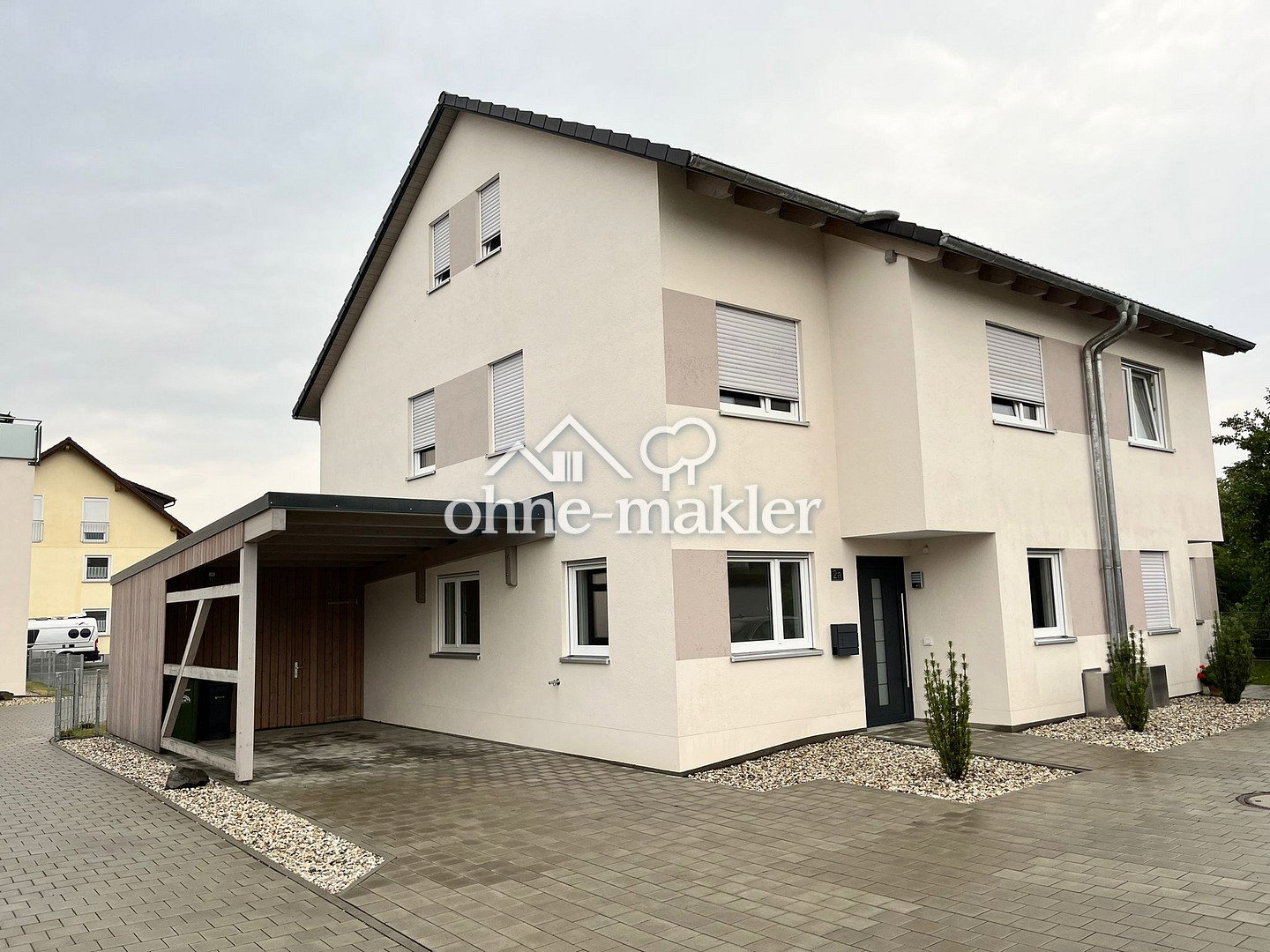 Neuwertige Doppelhaushälfte mit Garten in Schwandorf, 92421 Schwandorf