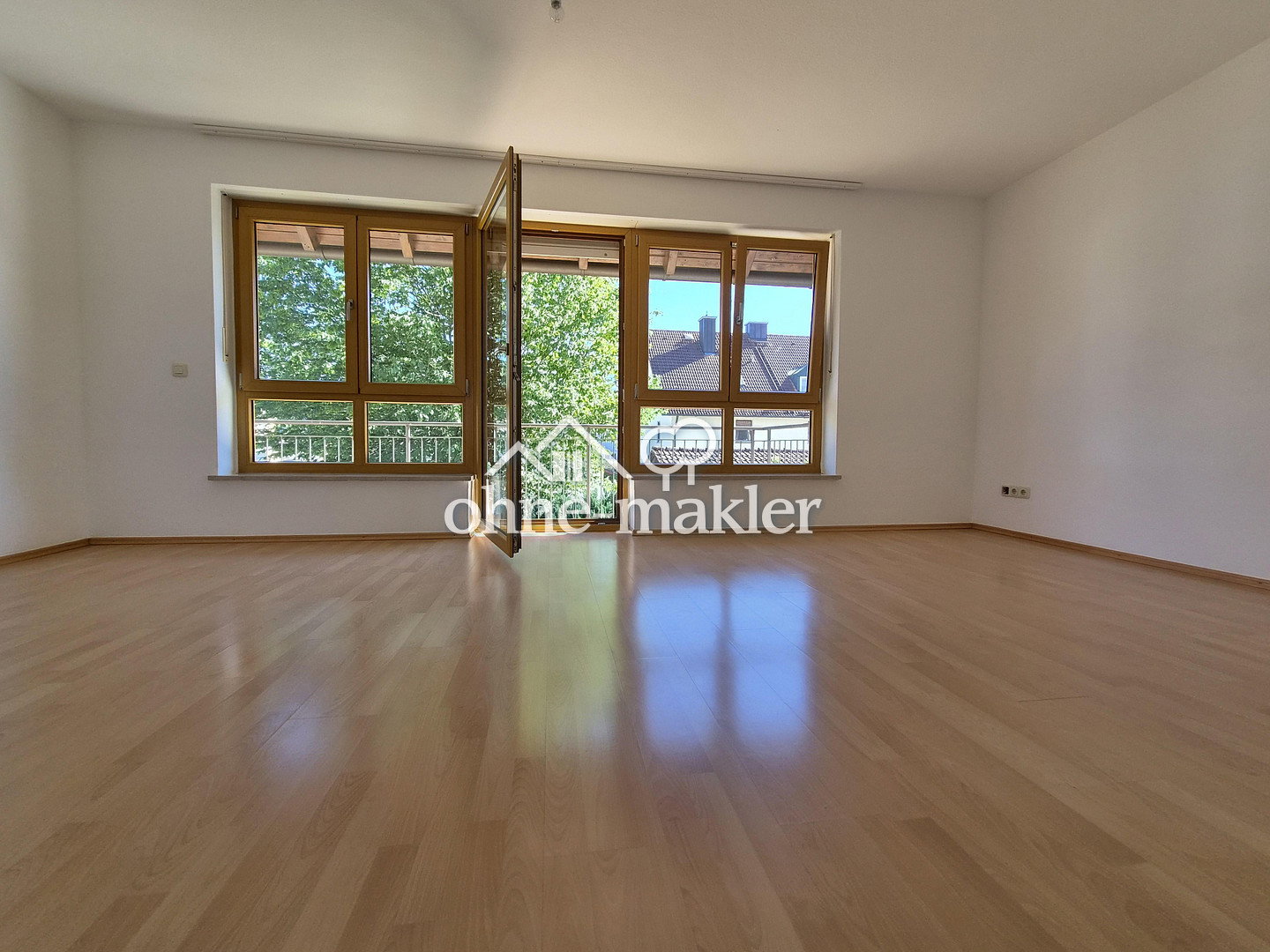 Gepflegte 2-Zimmer-Wohnung mit Balkon in Hallbergmoos, 85399 Hallbergmoos