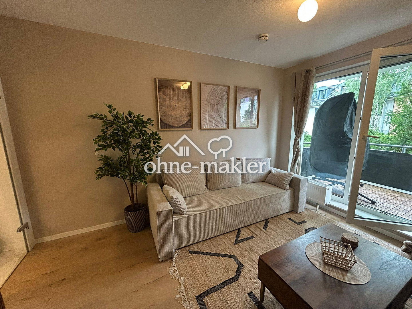 Frisch renoviert und neu möbliert mit Balkon, 13158 Berlin (Pankow)