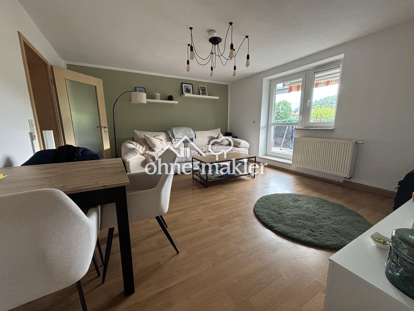 Helle Dachgeschosswohnung mit Balkon Einbauküche, 7745 Jena
