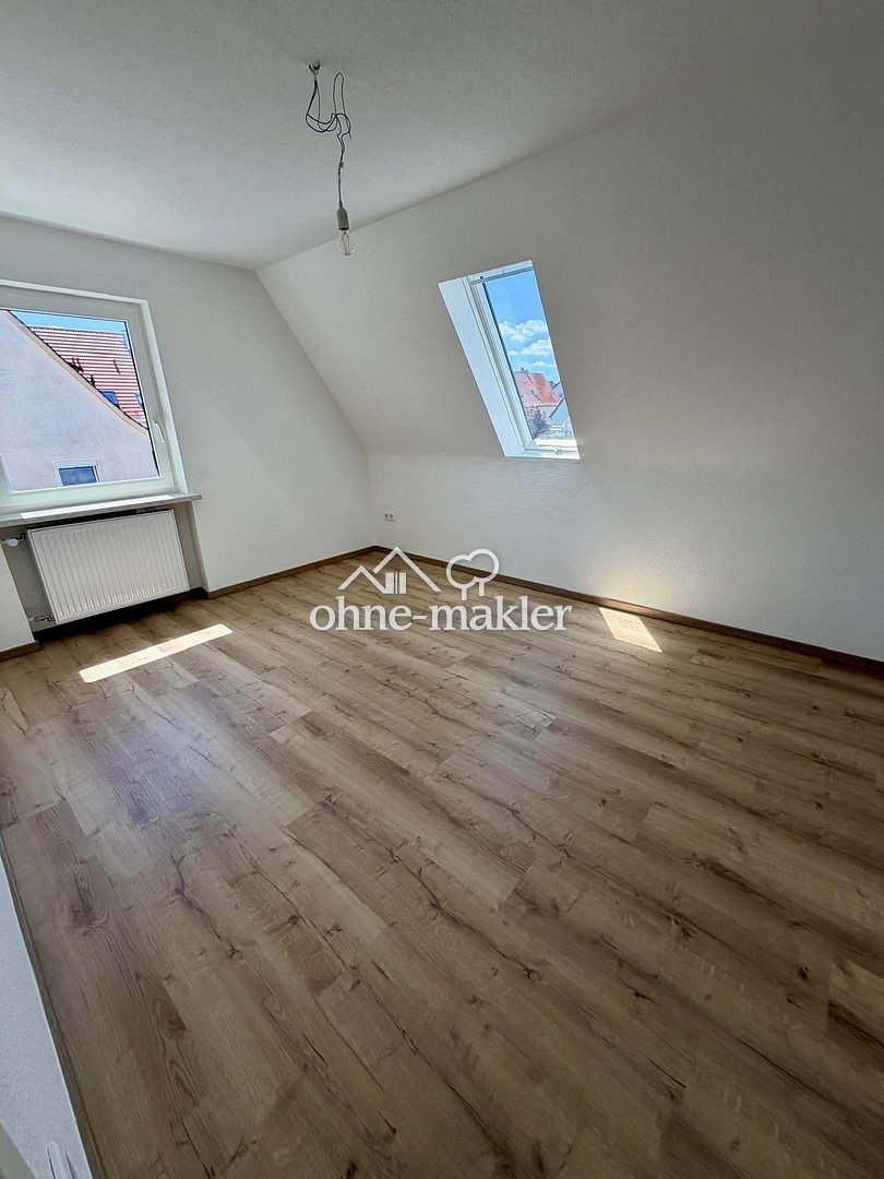 Lichtrund saniertes Dachgeschoss in Pleinfeld, 91785 Pleinfeld
