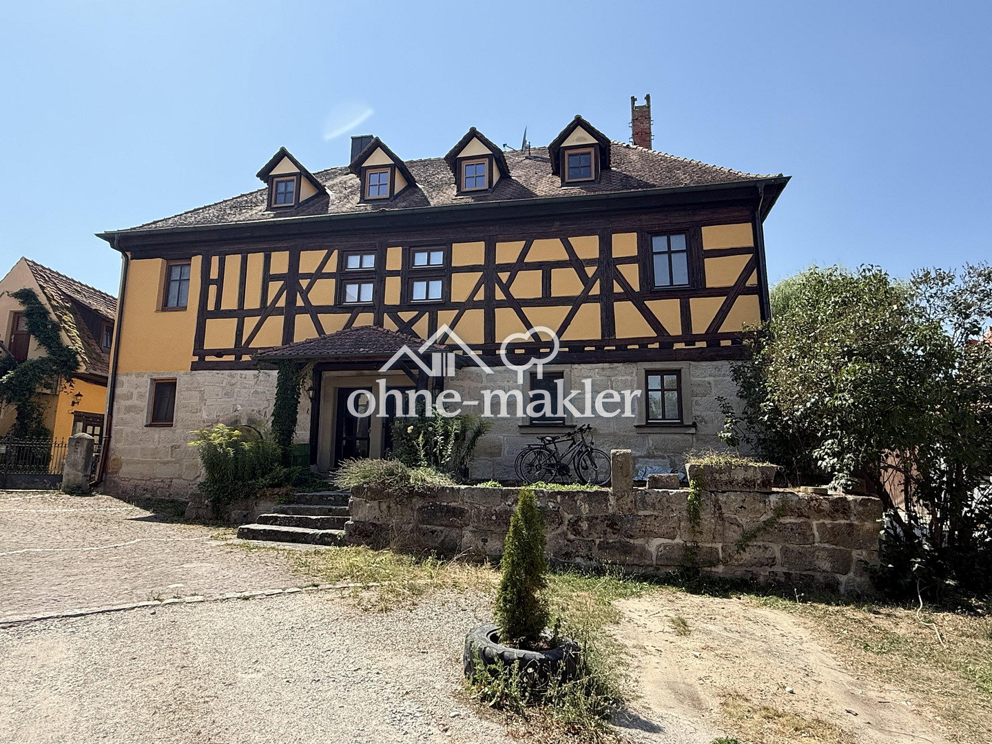 Dachgeschosswohnung mit Terrasse – Historisches Ambiente, 91486 Uehlfeld