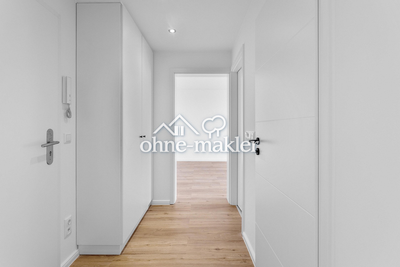 Erstbezug in Hof – Balkon & Einbauküche, 95030 Hof (Epplas Innenstadt Osseck Unterkotzau Wölbattendorf)