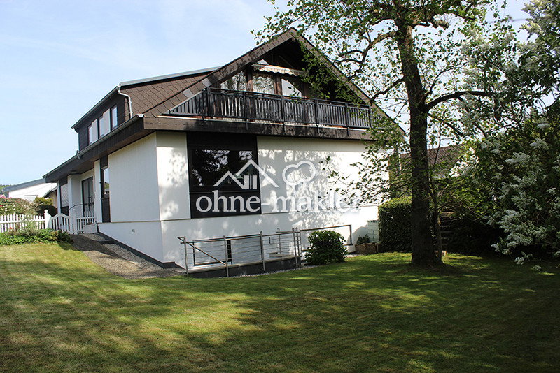 Charmantes Zweifamilien-Wohnhaus mit Wintergarten am Ostrand von Leun, 35638 Leun