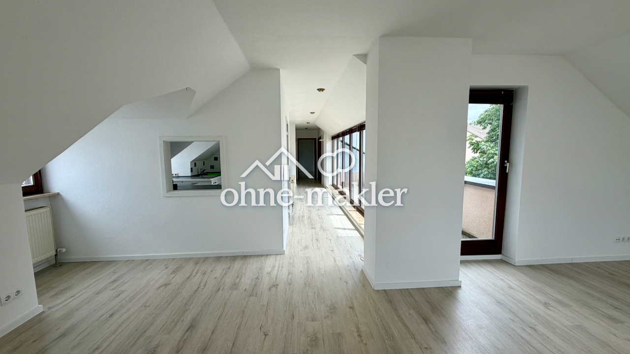 Dachgeschosswohnung in Erlangen – Balkon & Licht, 91056 Erlangen