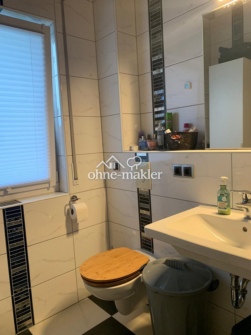 Moderne Wohnung mit Mahagoniböden Balkonen, 97525 Schwebheim