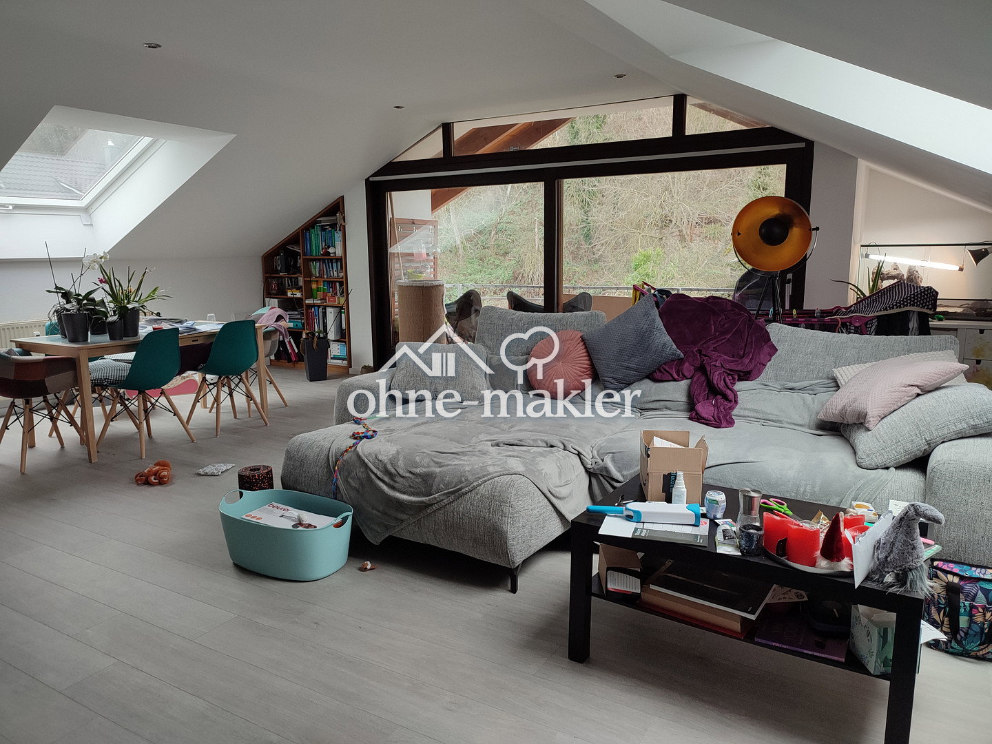 Großzügige Dachgeschosswohnung mit Balkon, 69469 Weinheim