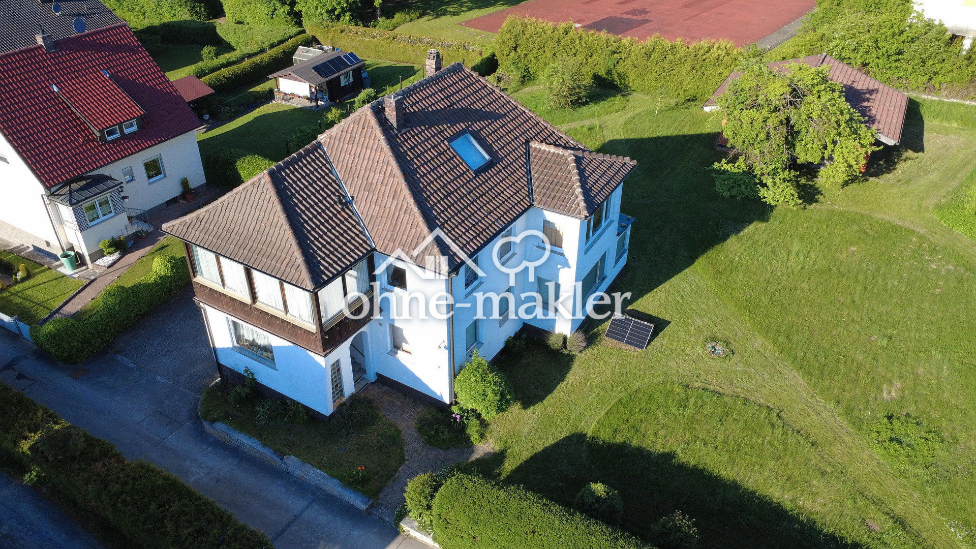 Charmantes Zweifamilienhaus mit Garage & Garten, 96279 Weidhausen b. Coburg