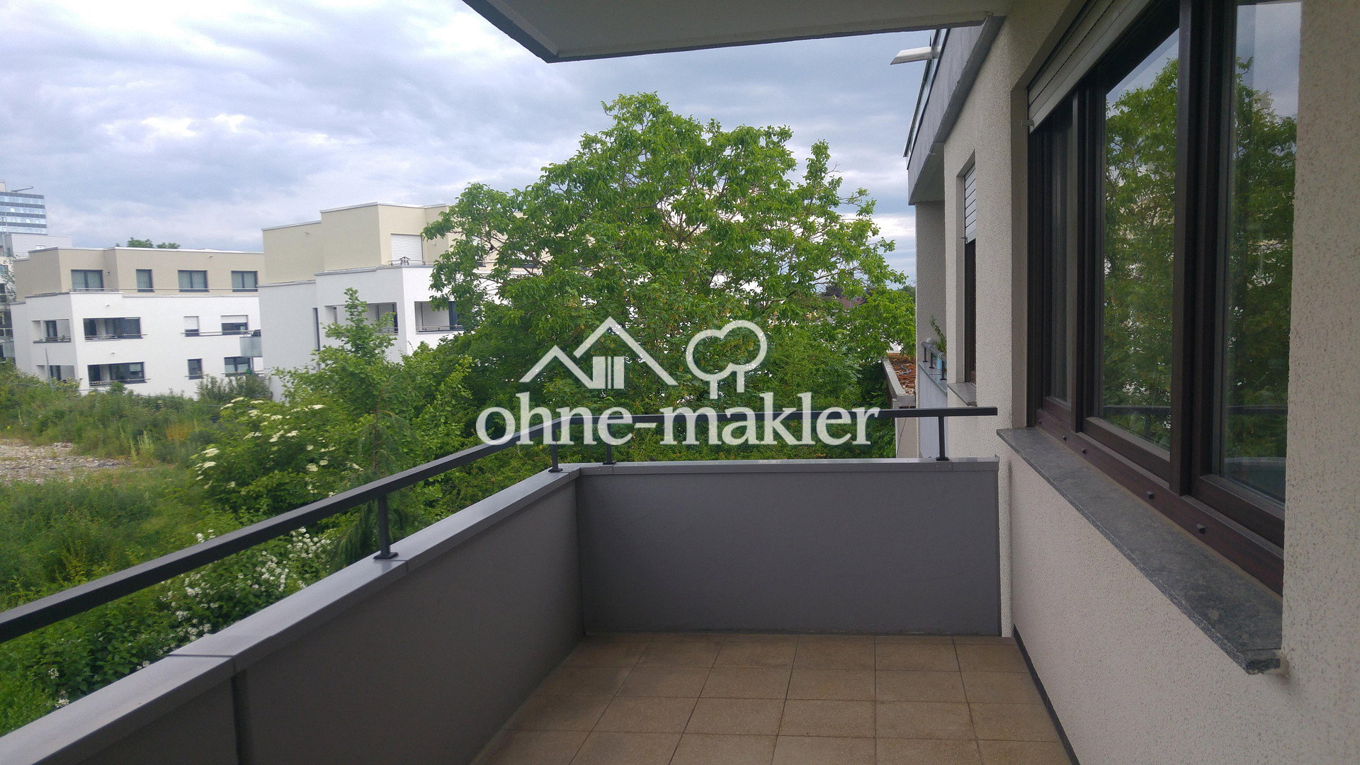 Zentraler Balkon und Pkw-Stellplatz im Postareal, 71229 Leonberg