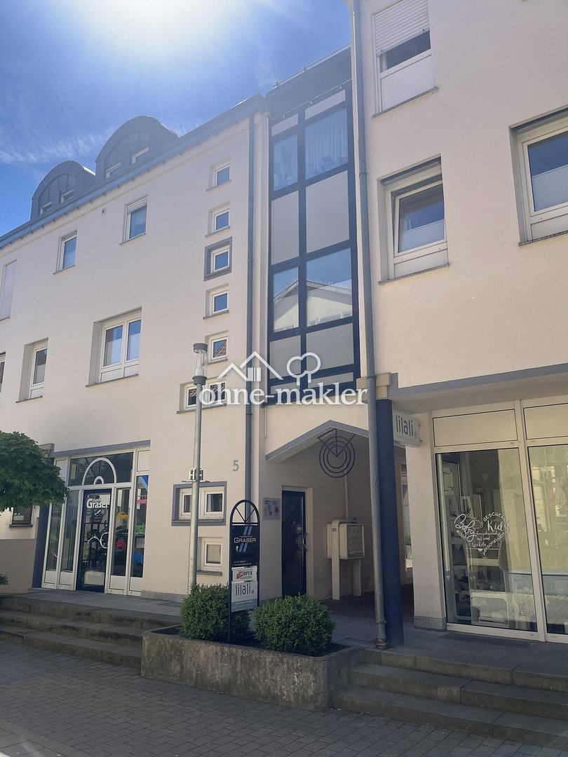 Zentral gelegen mit Balkon Tiefgarage, 89150 Laichingen