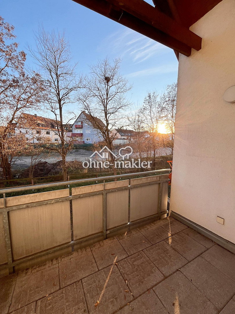 Helle Dachgeschosswohnung mit Loggia Stellplatz, 90579 Langenzenn
