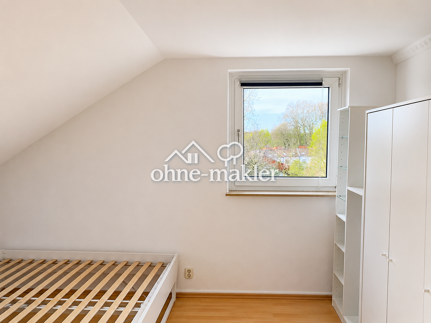 Moderne Dachgeschoss-WG in grüner Umgebung, 60437 Frankfurt am Main