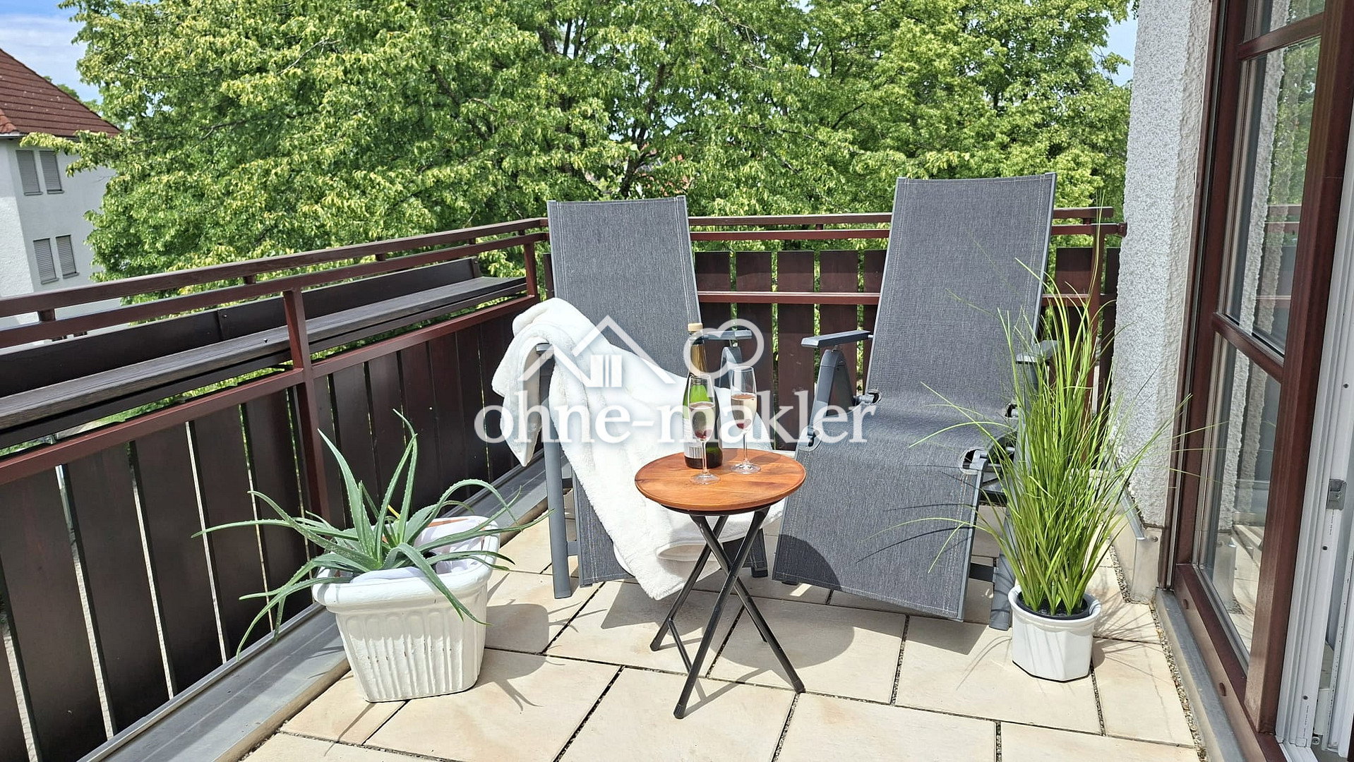 Helle 3-Zi.-DG-Wohnung mit XXL-TG-Eckplatz, 85757 Karlsfeld