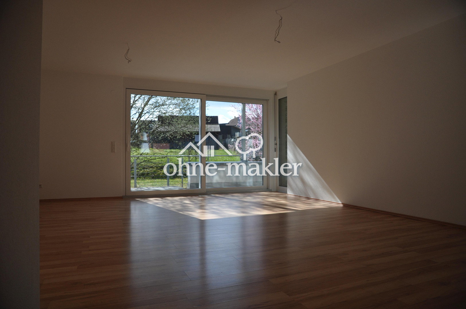 Große Terrasse und Balkon im Zentrum von Aldingen, 78554 Aldingen