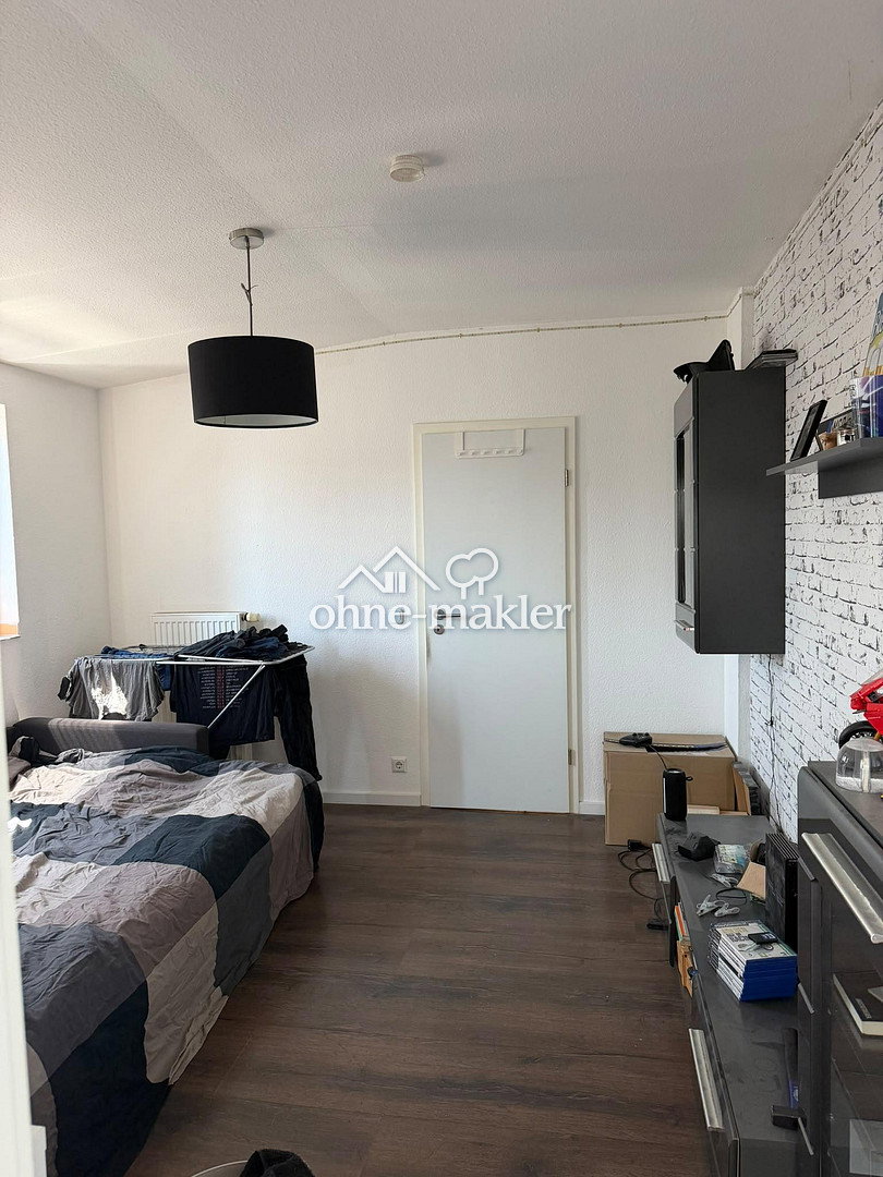 Nette Dachgeschosswohnung mit Klimaanlage, 51377 Leverkusen (Alkenrath Manfort Schlebusch Steinbüchel)