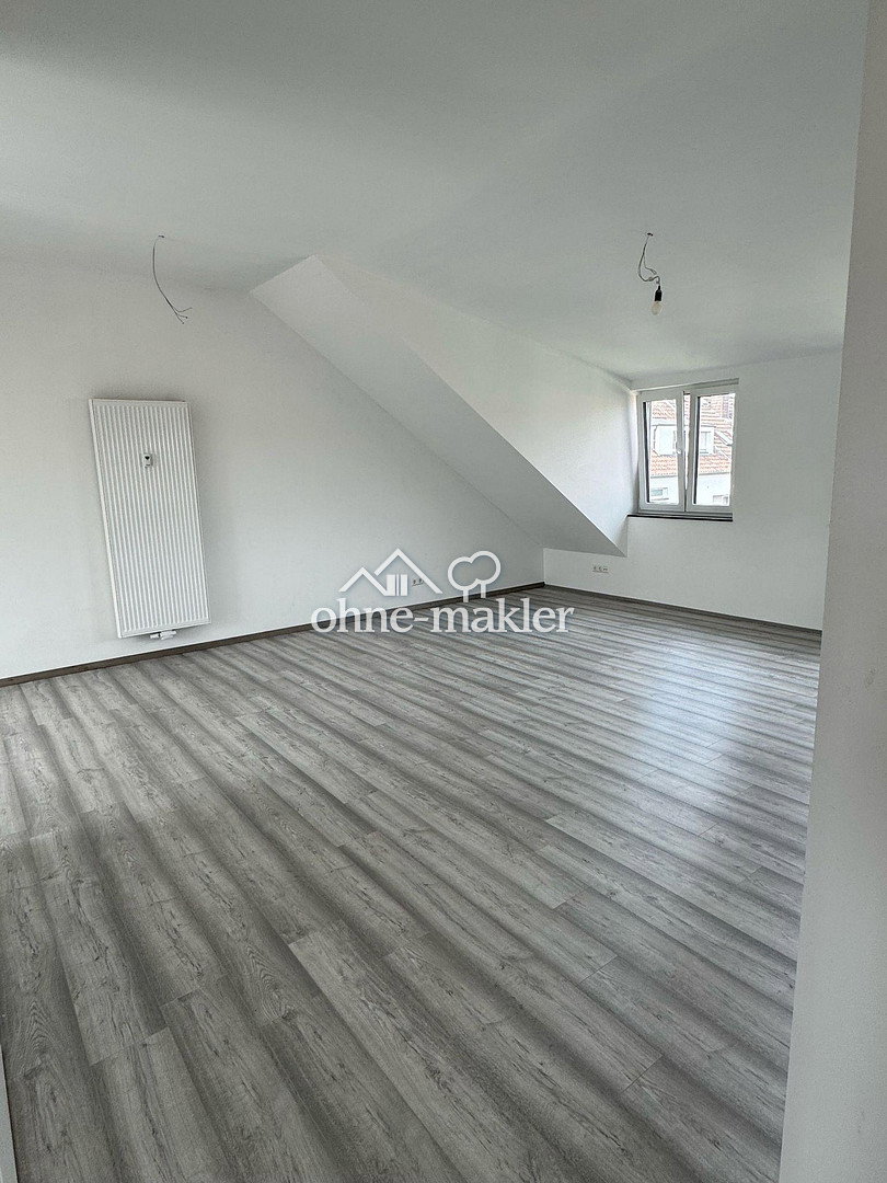 Zentraler Dachgeschosswohnung mit Kellerraum, 76139 Karlsruhe (Hagsfeld Rintheim Waldstadt)