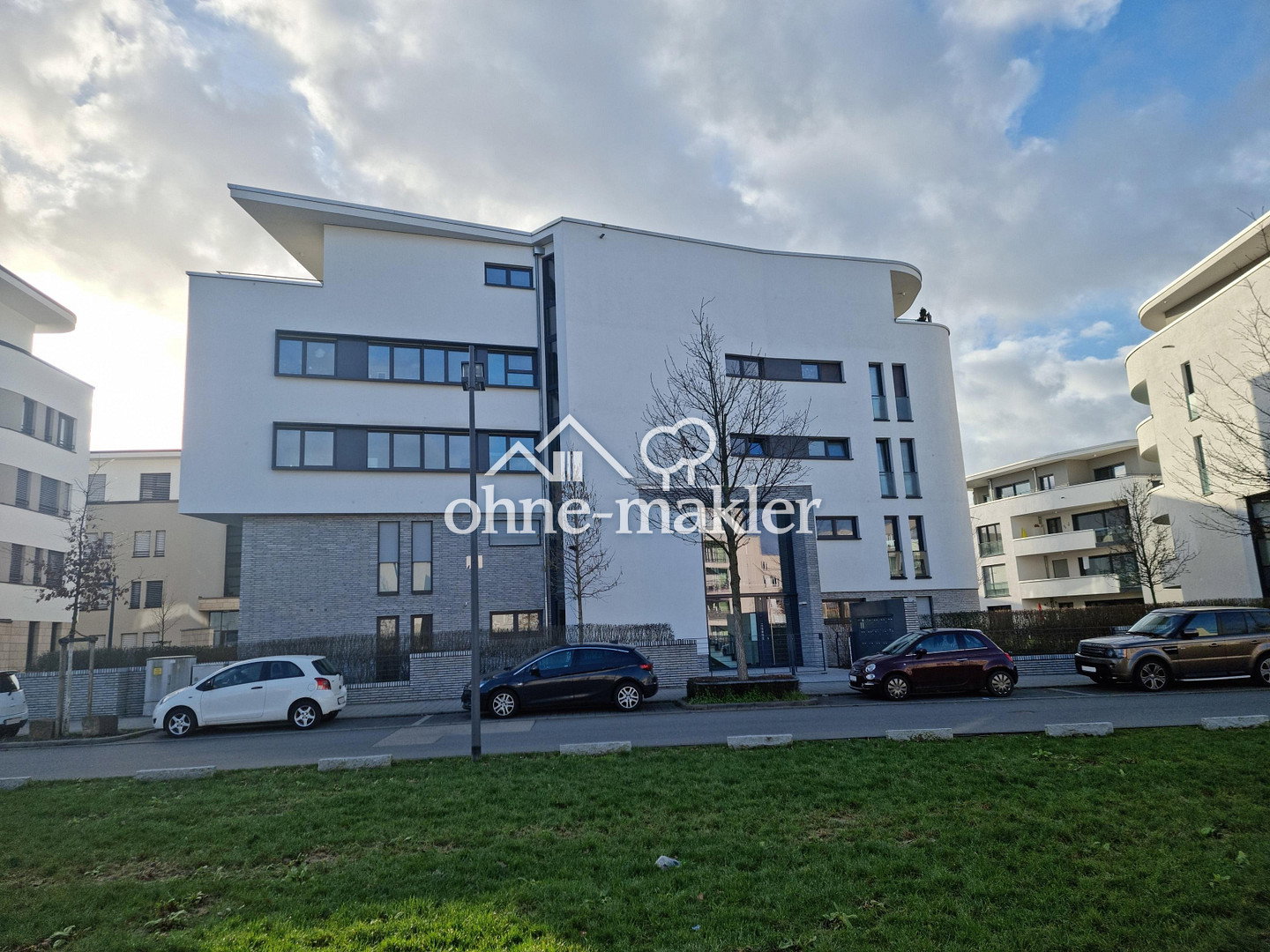 Luxuriöse 2-Zimmer-Wohnung mit Balkonblick, 60438 Frankfurt am Main (Kalbach-Riedberg Niederursel)