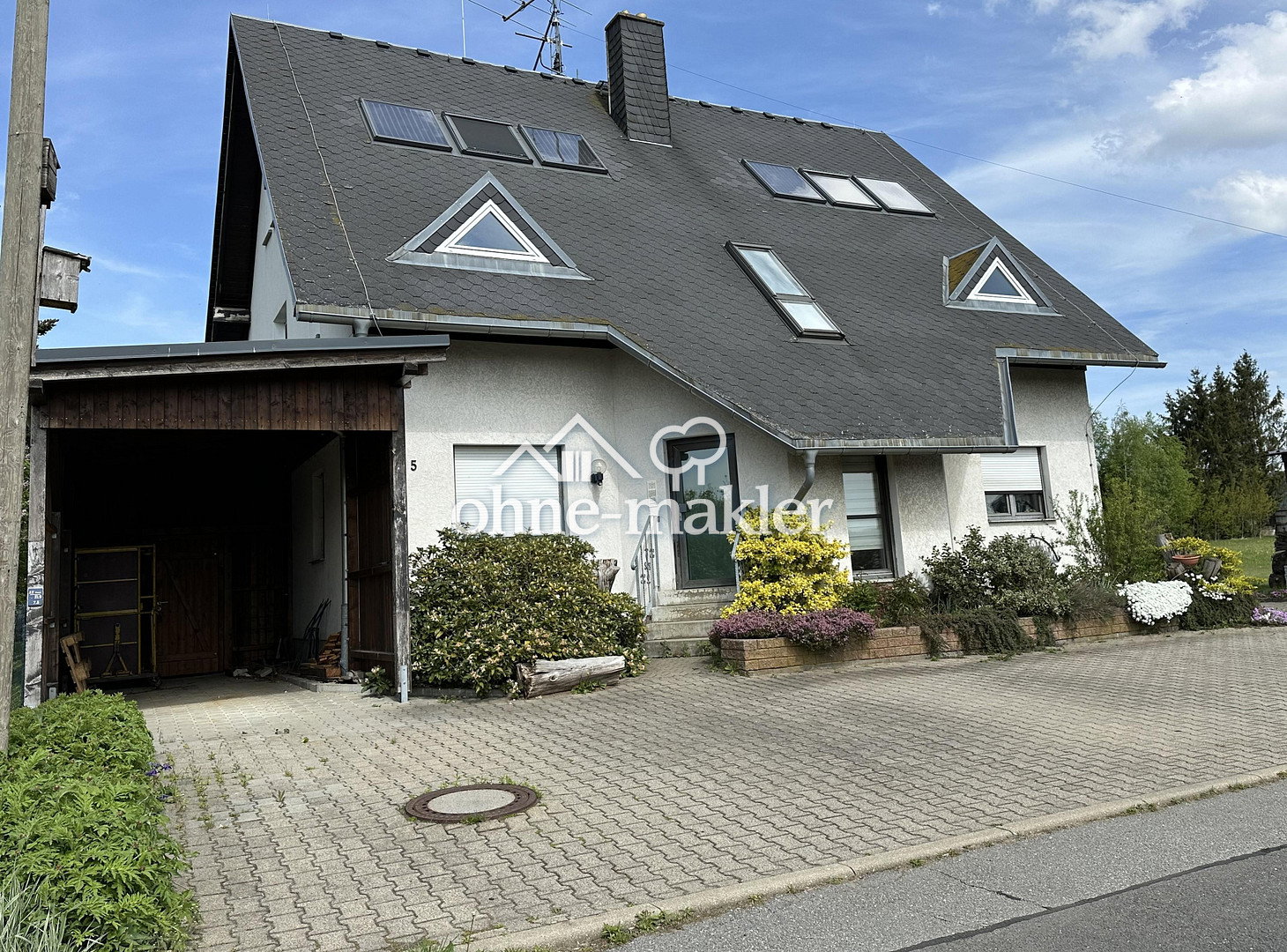 Großes Einfamilienhaus am Ortsrand, 8297 Zwönitz