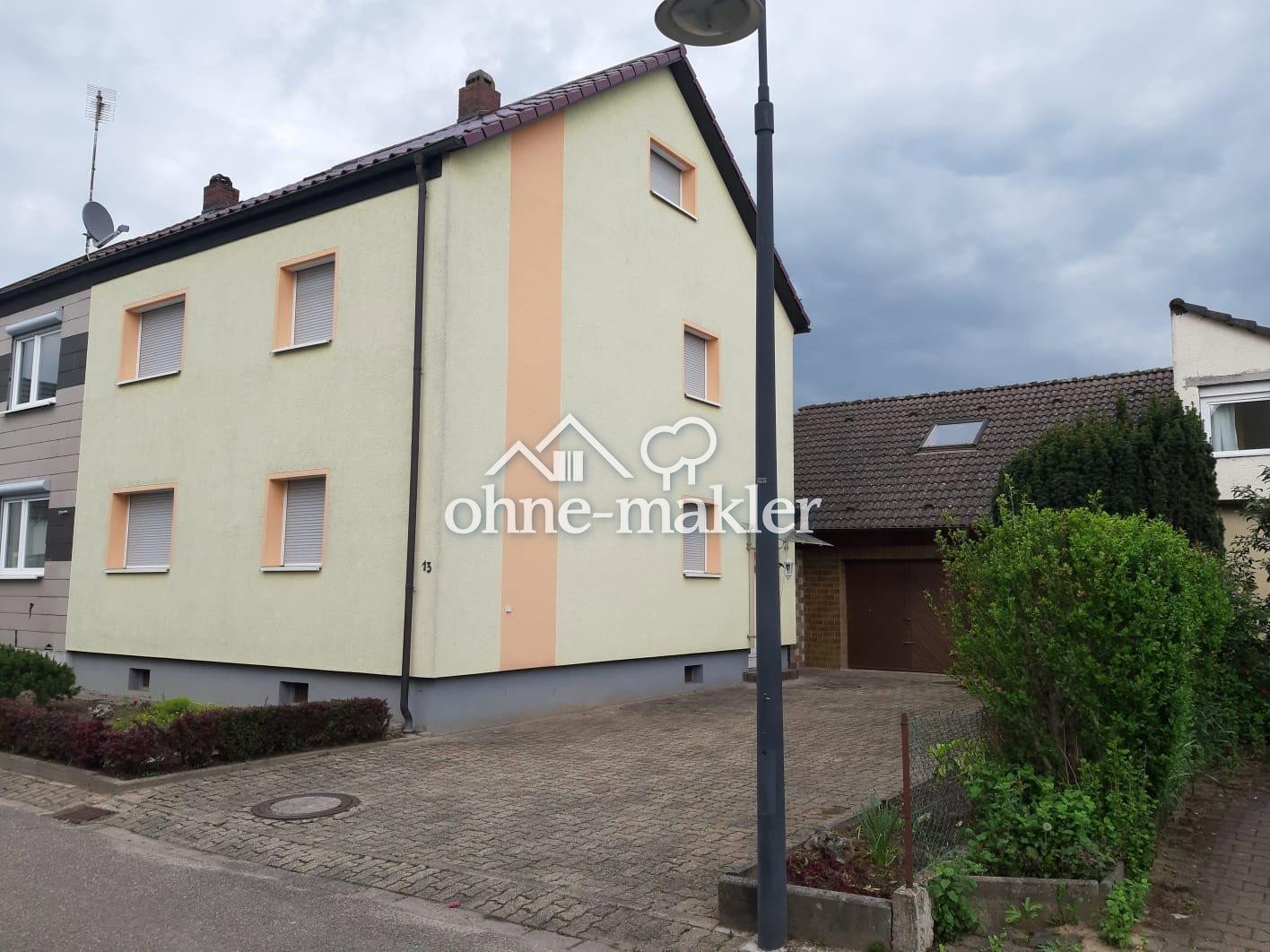 Einfamilienhaus mit großem Garten in Waldbrücke, 76356 Weingarten (Baden)