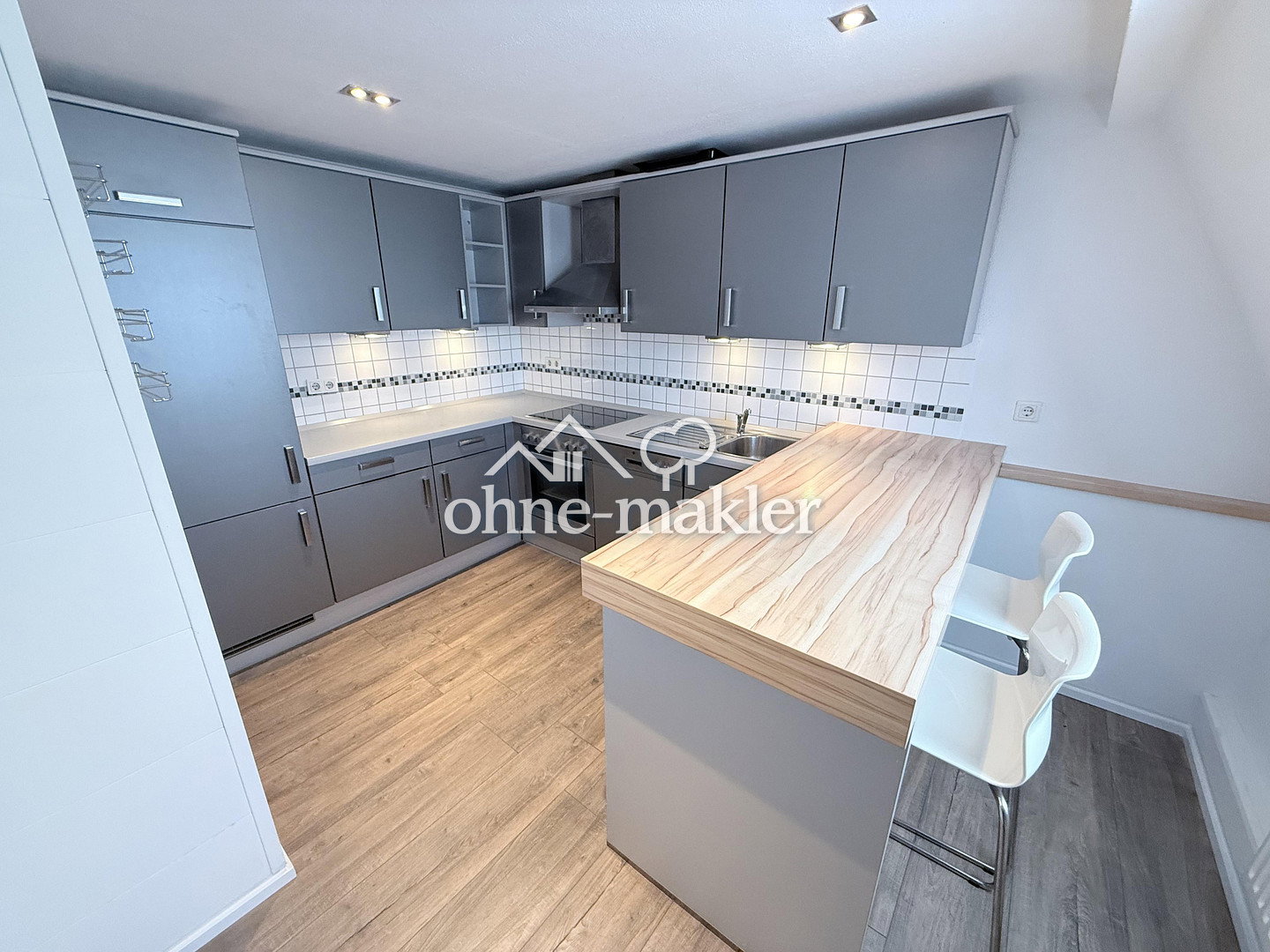 Dachgeschosswohnung in Lehe – stilvoll & zentral, 27576 Bremerhaven (Lehe Mitte)