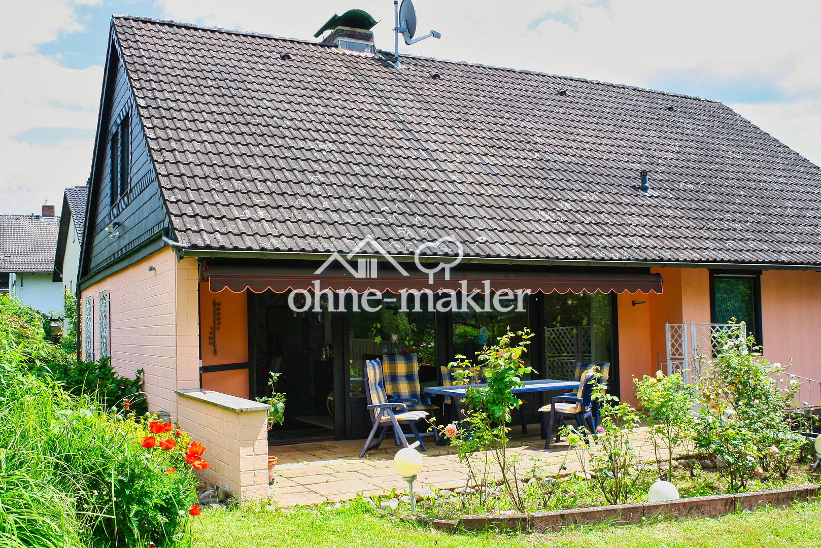 Sonniges Einfamilienhaus mit Doppelgarage in Niedernhausen, 65527 Niedernhausen