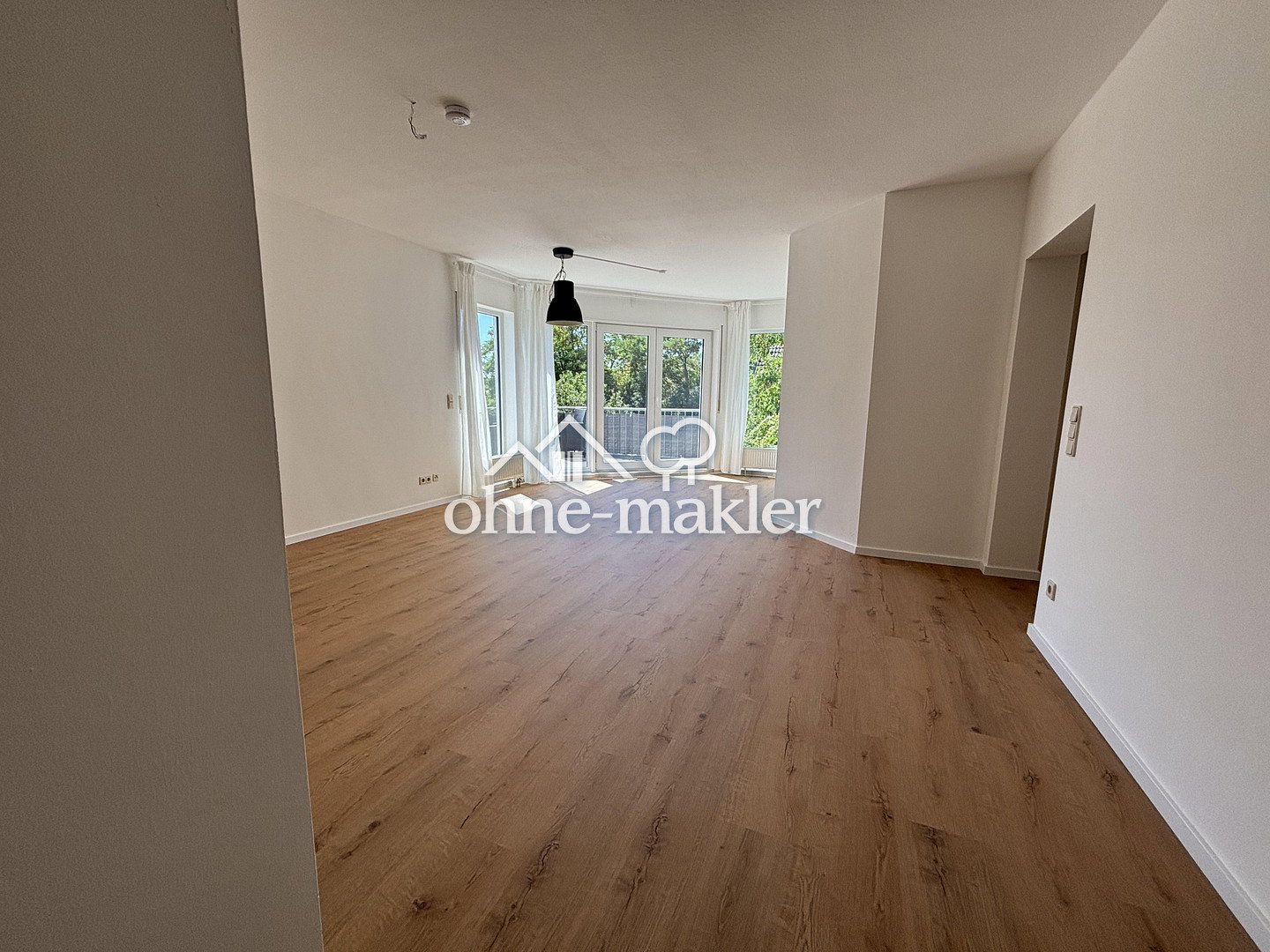 Nauheim Helle 2-Zi-Wohnung mit Balkon & Stellplatz, 64569 Nauheim