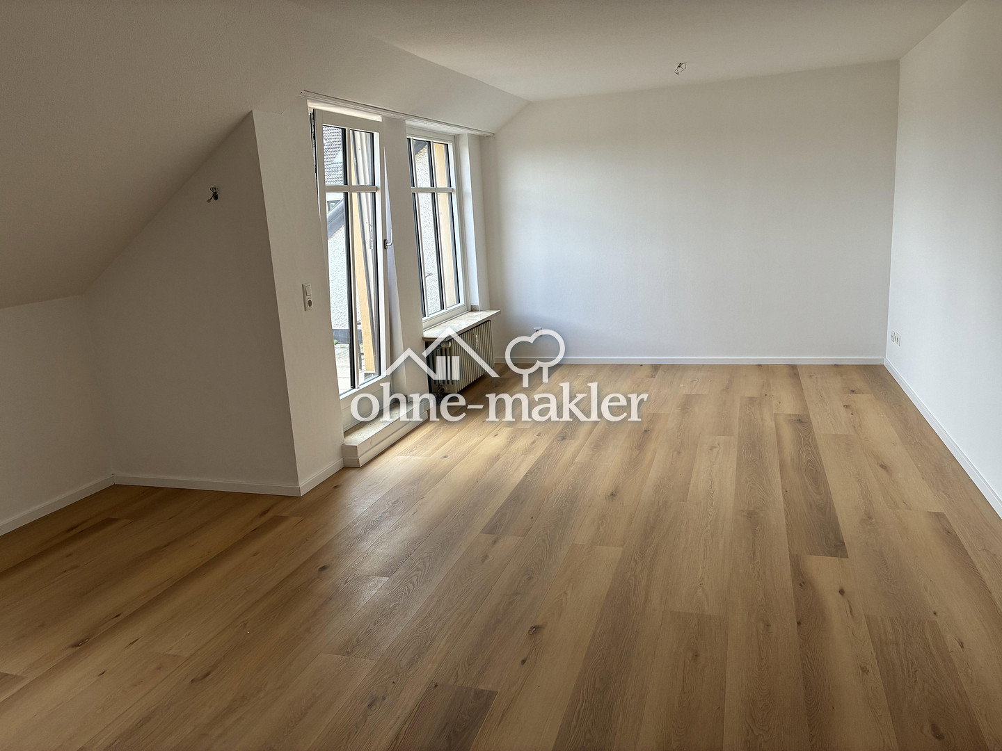 Dachgeschoss-Wohnung mit Loggia in München, 81673 München (Berg am Laim)
