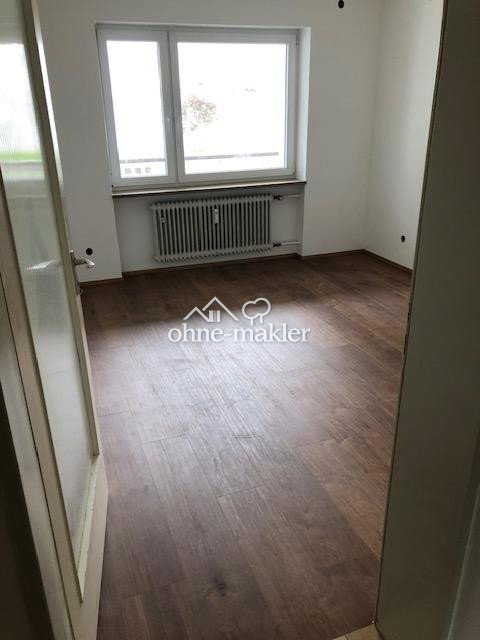 Piktiv renovierte 4-Zimmer-Wohnung mit zwei Balkonen, 93049 Regensburg (Großprüfening-Dechbetten-Königswiesen Innenstadt Westenviertel)