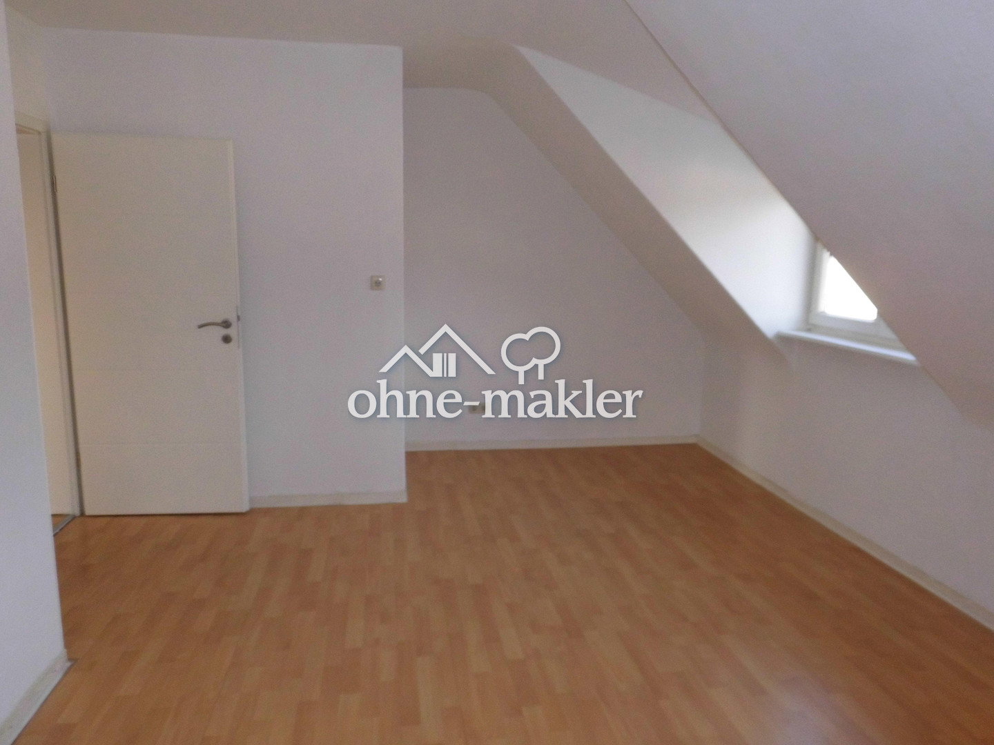ruhige 2 Zimmer Wohnung in Stuttgart, 70374 Stuttgart (Bad Cannstatt Sommerrain)
