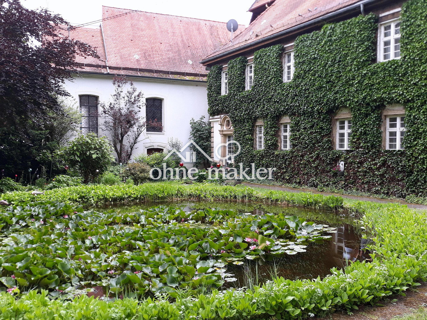 Historisches Schloss mit Pferdeboxen und Bauplätze, 72124 Pliezhausen