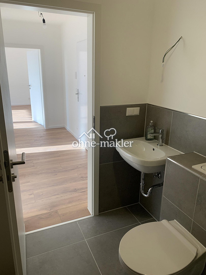 Kernsanierte 2-Zimmer-Wohnung mit Balkon, 65795 Hattersheim am Main