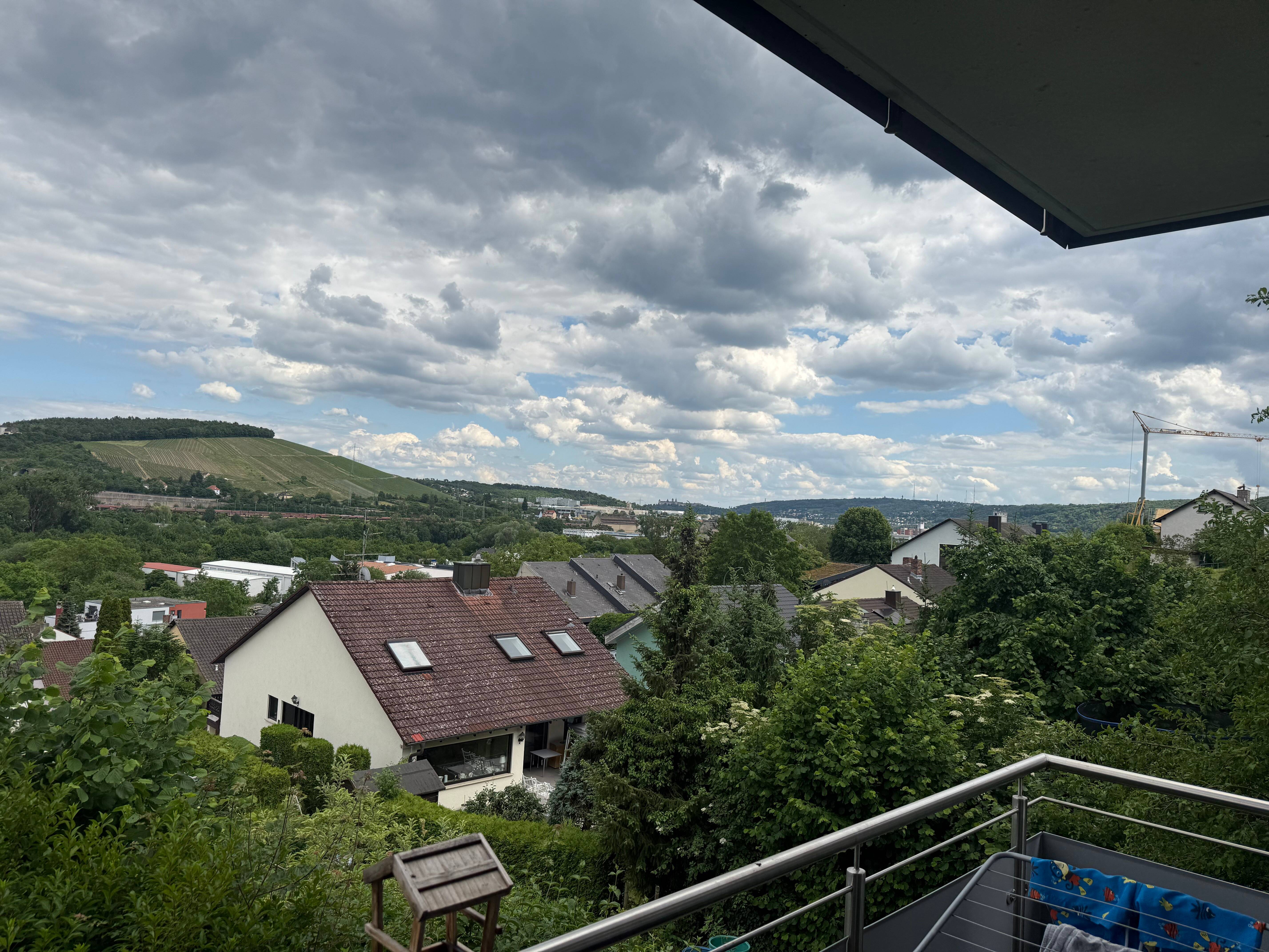 Schöne, ruhige 3 Zimmerwohnung mit Weitblick, 97299 Zell a. Main