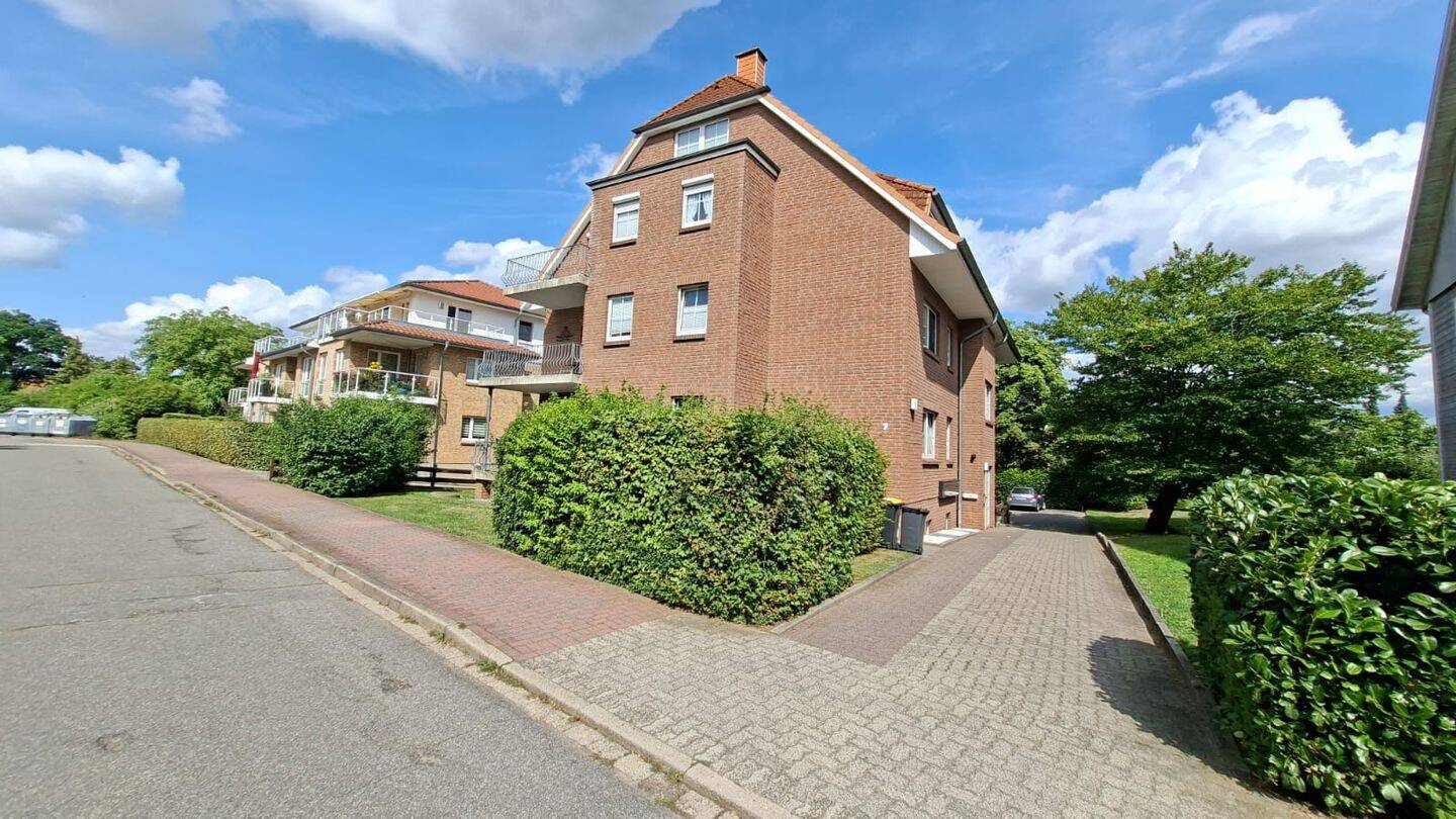 Attraktive 2-Zimmer-Eigentumswohnung mit Balkon & Stellplatz in Toplage von Neustadt in Holstein (von privat), 23730 Altenkrempe