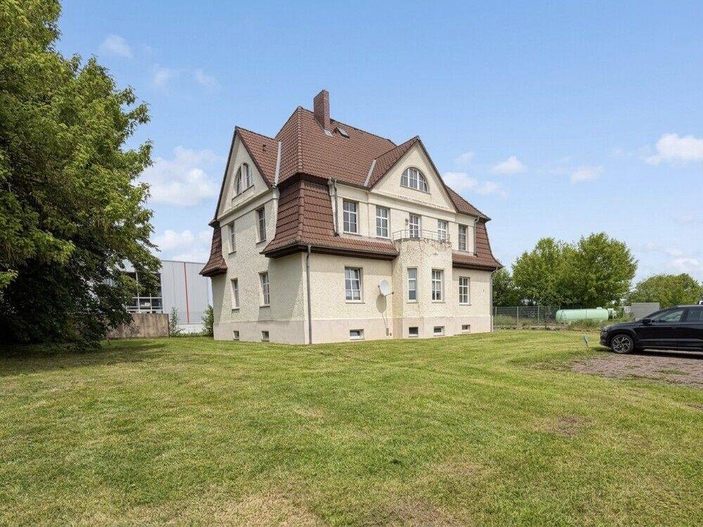 Braunsbedra-Frankleben: Ehemalige Unternehmervilla mit 5 Wohnungen und Entwicklungspotenzial, 6259 Braunsbedra