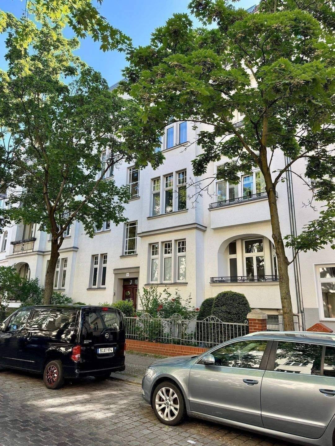 Stuck. Kamin. Dielen. Loggia. – Altbauperle mit ca. 120 m² und großem Potenzial in Steglitz, 12163 Berlin (Steglitz-Zehlendorf Friedenau Steglitz)