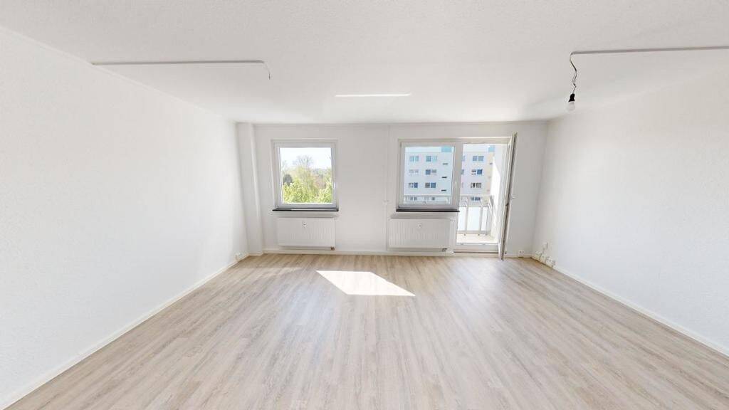 WOW so viel Platz – 7-Raum-Maisonette-Wohnung mit 2 Balkonen, 9122 Chemnitz (Hutholz Markersdorf Morgenleite Stelzendorf)