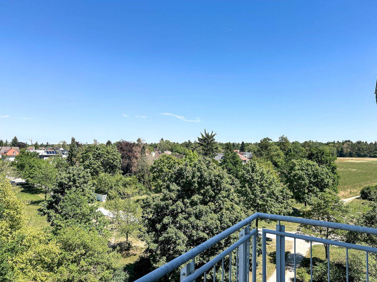 2-Zimmer-Wohnung mit großem Balkon und Blick ins Grüne