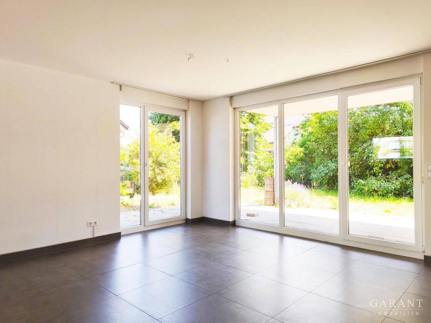 Erdgeschoss-Wohnung in Gäufelden-Nebringen mit schöner Terrasse und Garten, 71126 Gäufelden