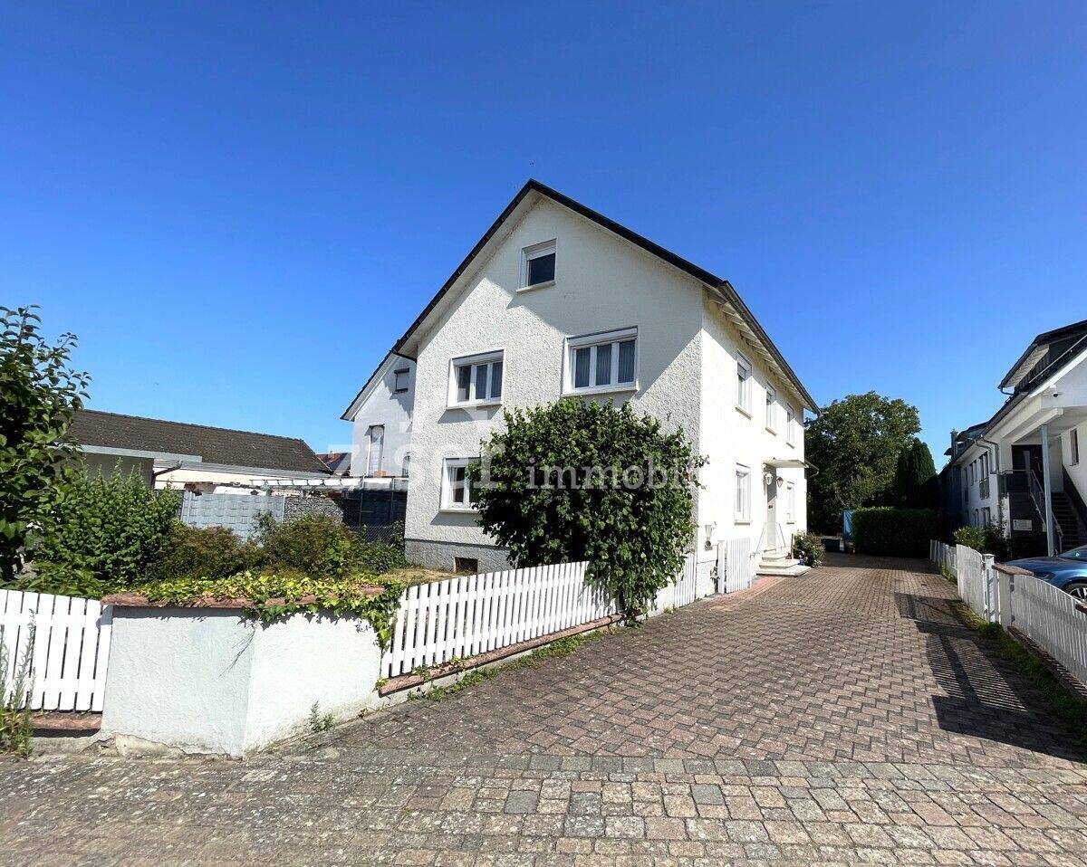 Großes Grundstück – Einfamilienhaus in begehrter Lage von Rust, 77977 Rust