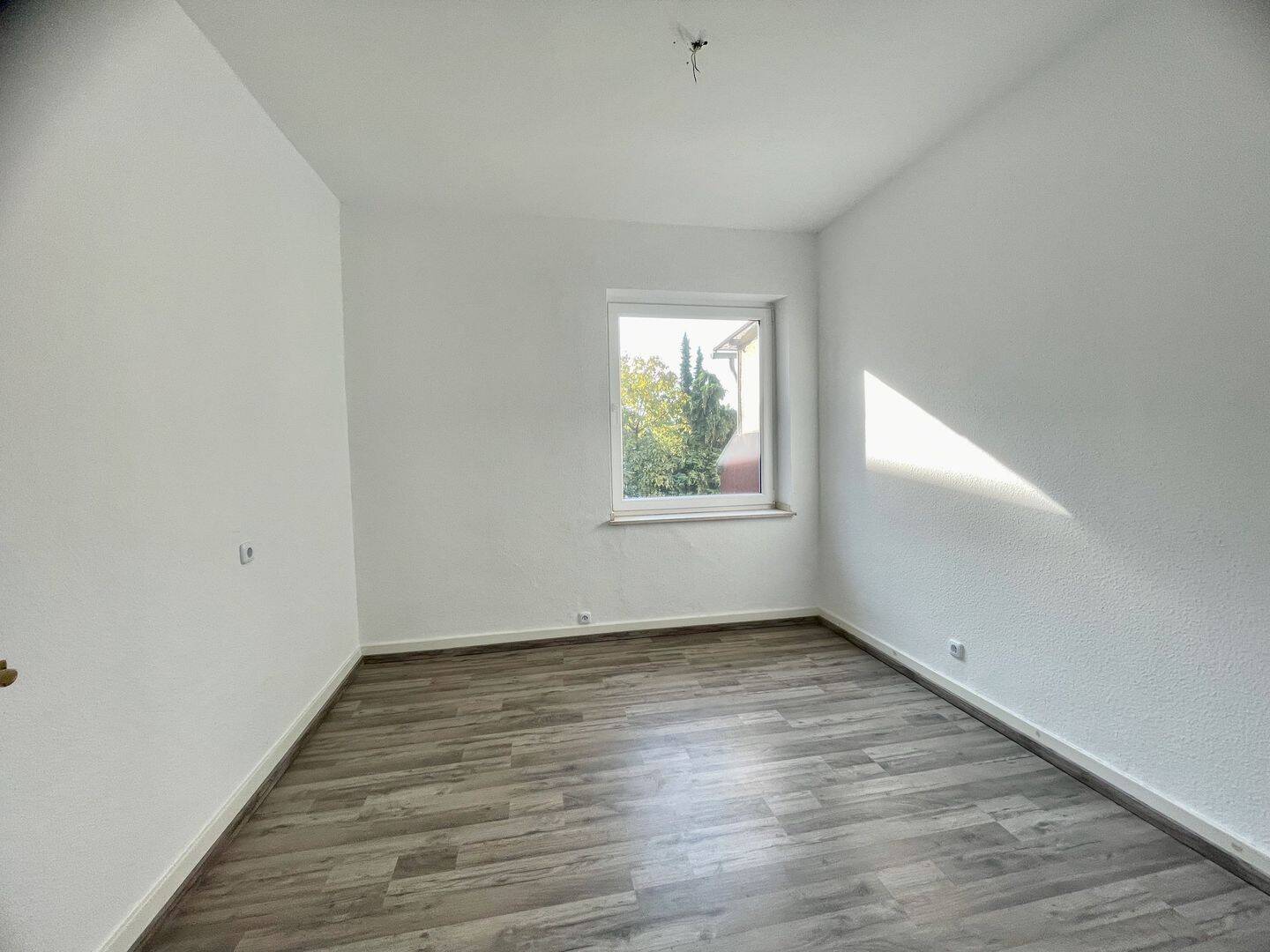 Charmante Altbauwohnung mit Balkon und Blick ins Grüne – ein Zuhause mit Charakter, 41236 Mönchengladbach (Bonnenbroich Geneicken Heyden Mülfort Rheydt)
