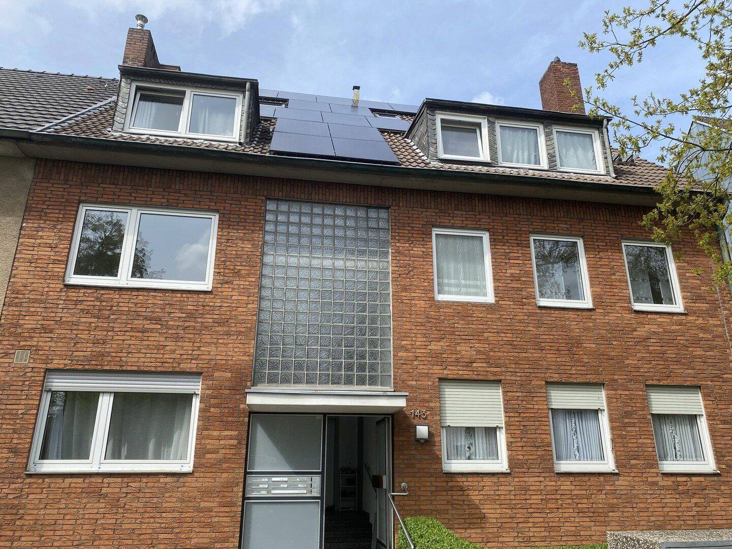 schöne Dachgeschosswohnung löffelfertig 1ZiKüB mit Einbauküche, voll möbliert, 40472 Düsseldorf (Hubbelrath Lichtenbroich Rath Unterrath)